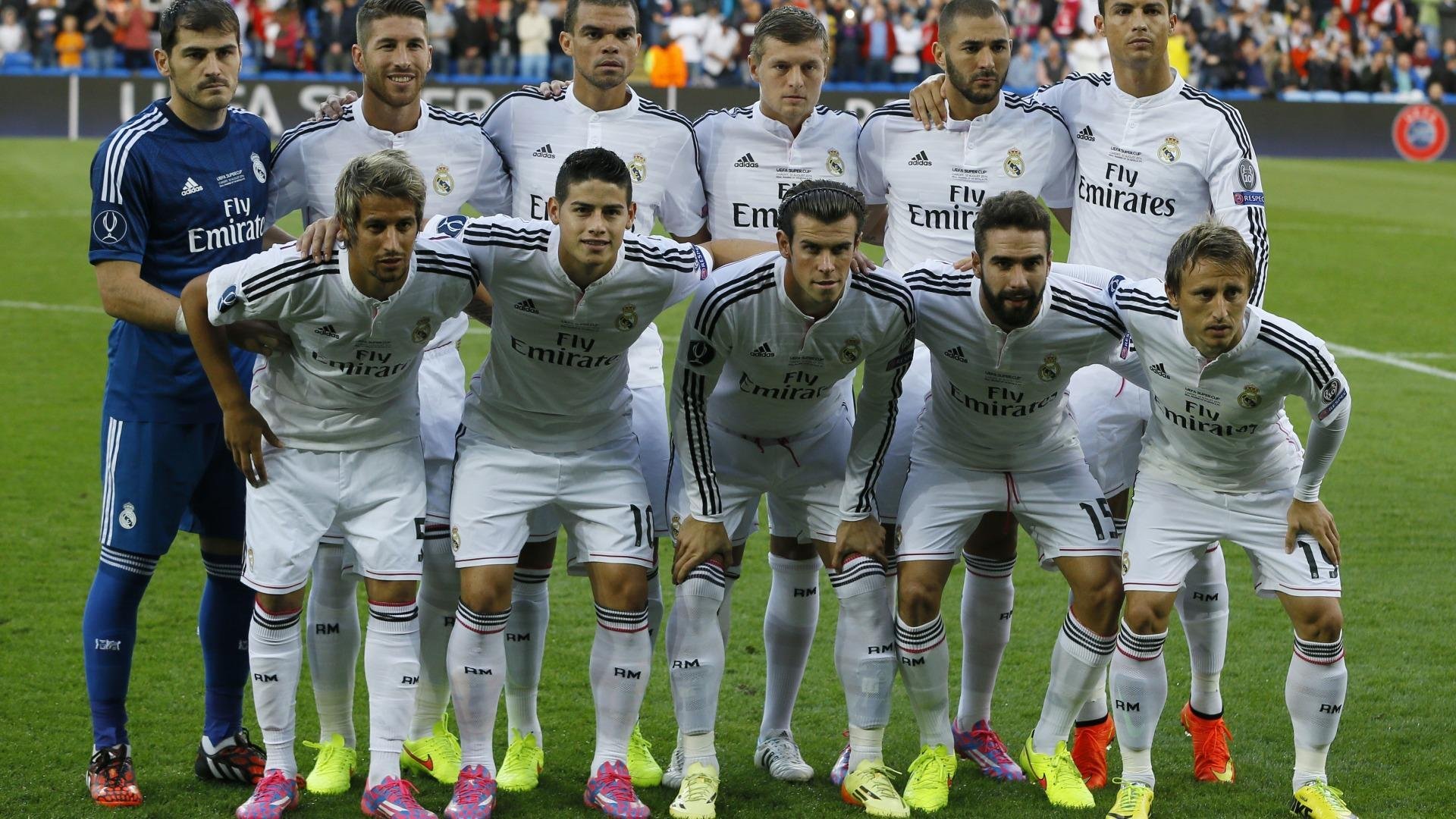 《直播热潮：百万观众在线观看电竞决赛》，电竞现场直播